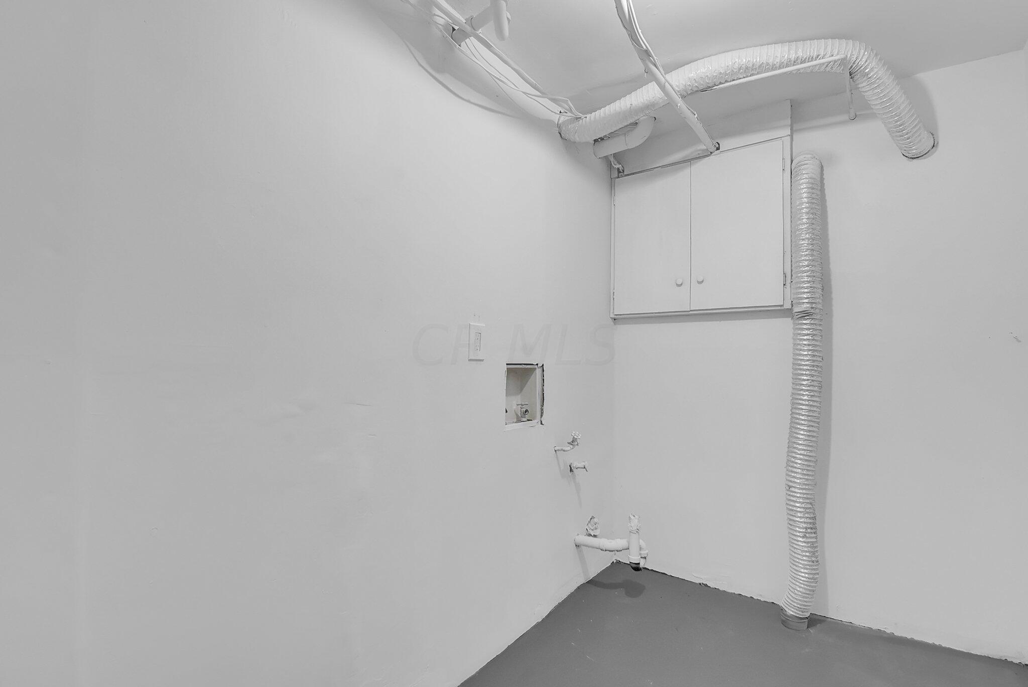 5566 Roche Drive Columbus, OH 43229 - Photo 27 of 29 laundry area