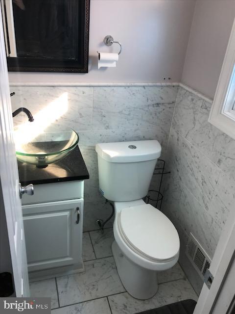 8406 Woodyard Road Clinton, MD 20735 - Photo 19 of 32 Half bath in bedroom 3