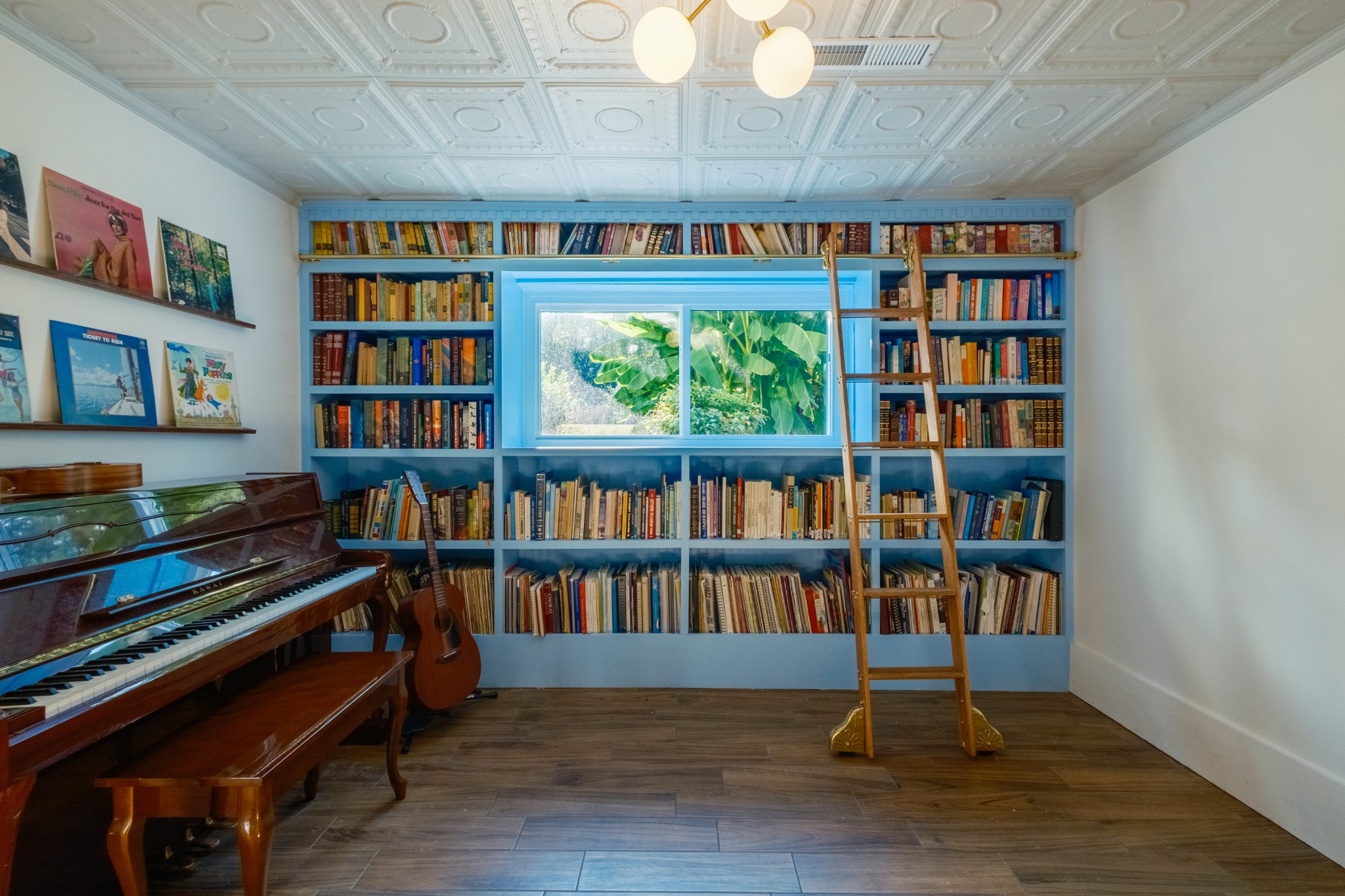 2311 Raspberry Lane Lebanon, TN 37087 - Photo 11 of 49 a book shelf with a book shelf