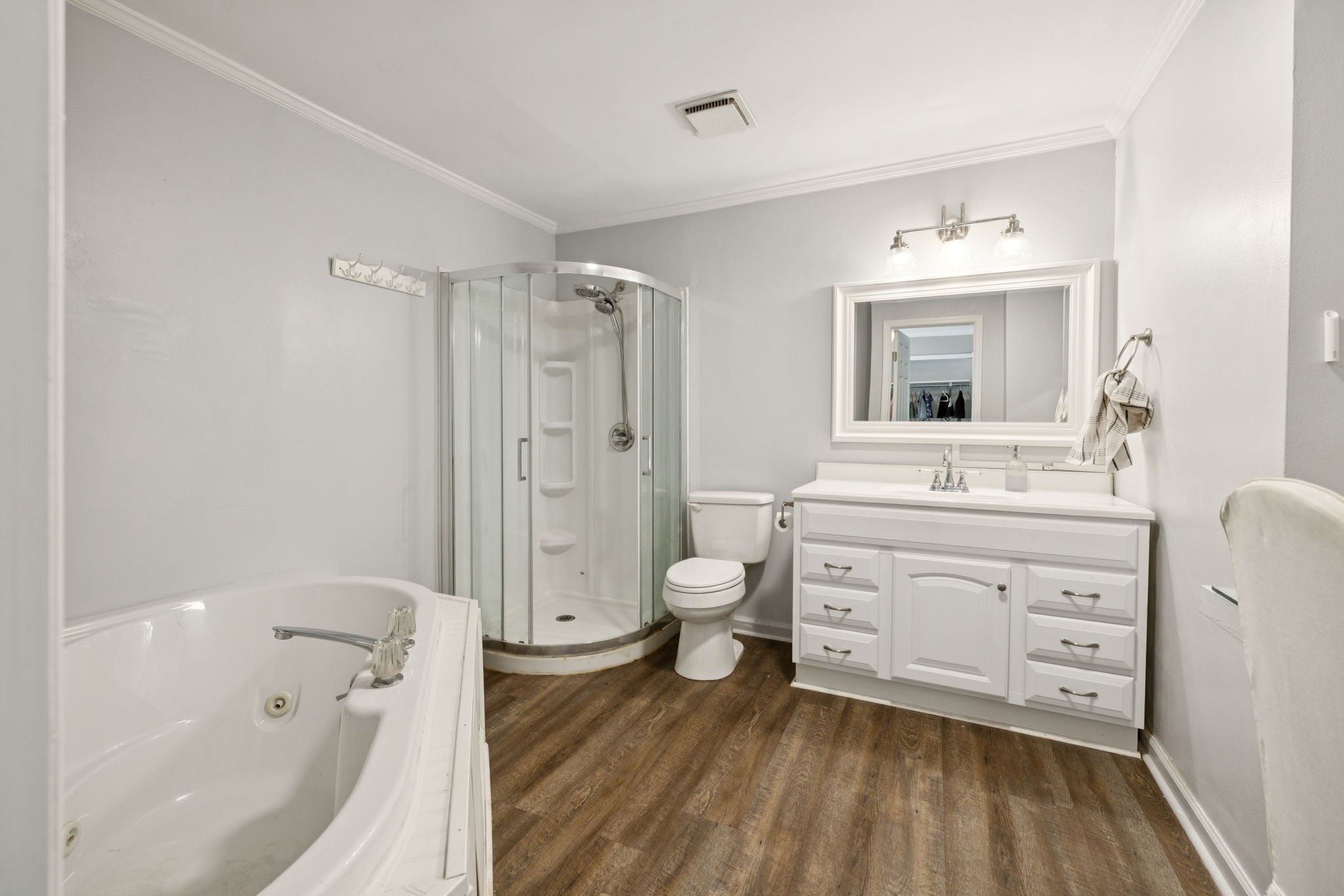 2311 Raspberry Lane Lebanon, TN 37087 - Photo 33 of 49 a spacious bathroom with a double vanity sink a mirror and a bathtub