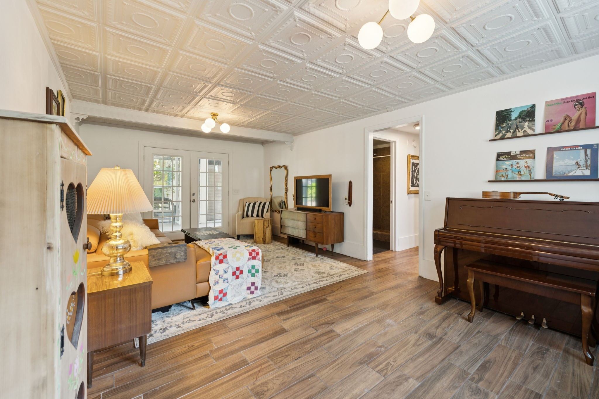 2311 Raspberry Lane Lebanon, TN 37087 - Photo 6 of 49 a living room with furniture and a flat screen tv