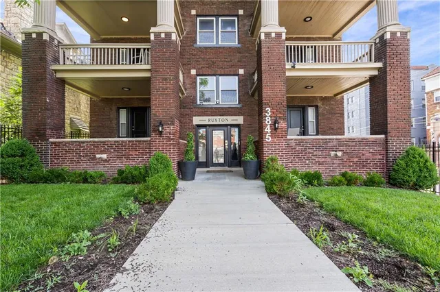 $1,685,000 | 3841-5 Wyandotte Street, Kansas City, MO 64111