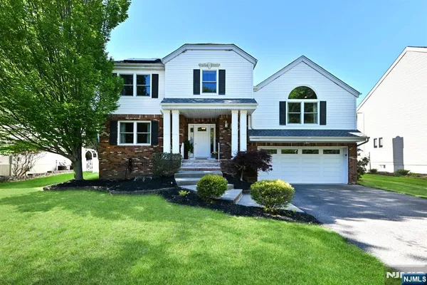 $879,000 | 142 Geiger Drive, River Vale, NJ 07675