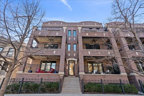 $1,299,500 | 3946 North Hoyne Avenue, Unit 1S, Chicago, IL 60618