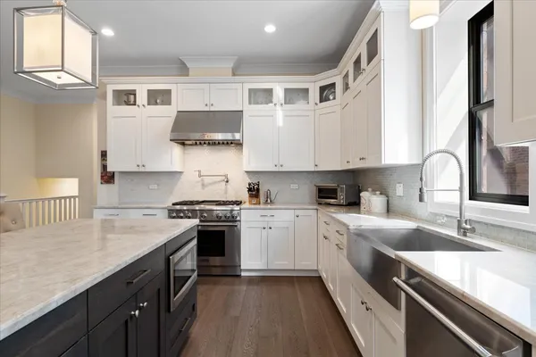 $1,299,500 | 3946 North Hoyne Avenue, Unit 1S, Chicago, IL 60618