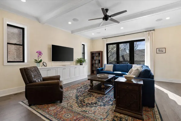 $1,299,500 | 3946 North Hoyne Avenue, Unit 1S, Chicago, IL 60618