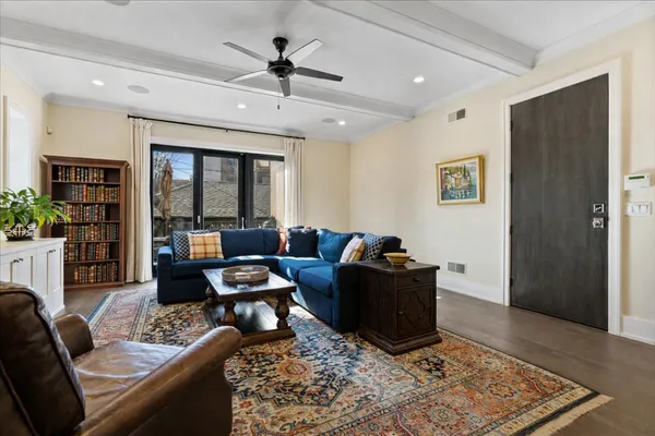 $1,299,500 | 3946 North Hoyne Avenue, Unit 1S, Chicago, IL 60618