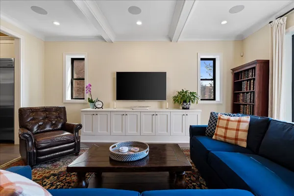 $1,299,500 | 3946 North Hoyne Avenue, Unit 1S, Chicago, IL 60618