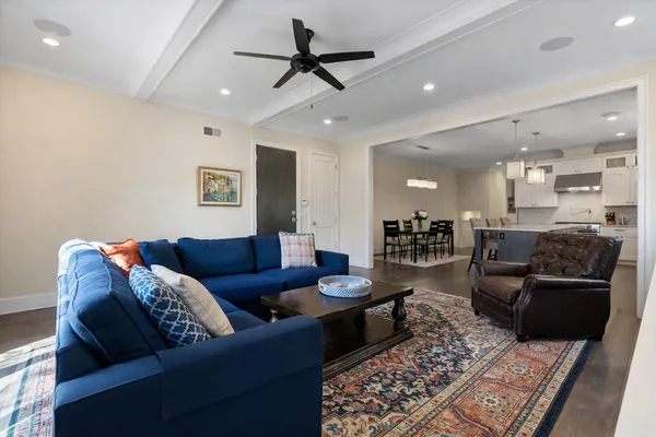 $1,299,500 | 3946 North Hoyne Avenue, Unit 1S, Chicago, IL 60618