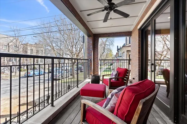 $1,299,500 | 3946 North Hoyne Avenue, Unit 1S, Chicago, IL 60618