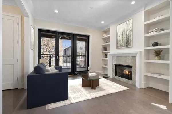 $1,299,500 | 3946 North Hoyne Avenue, Unit 1S, Chicago, IL 60618