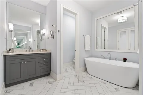$1,299,500 | 3946 North Hoyne Avenue, Unit 1S, Chicago, IL 60618
