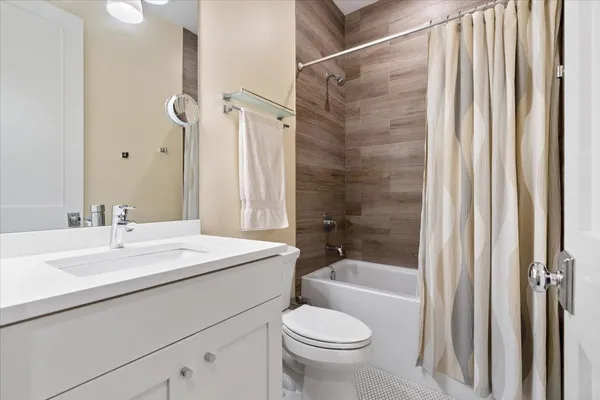 $1,299,500 | 3946 North Hoyne Avenue, Unit 1S, Chicago, IL 60618