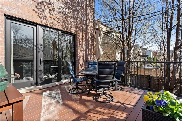 $1,299,500 | 3946 North Hoyne Avenue, Unit 1S, Chicago, IL 60618