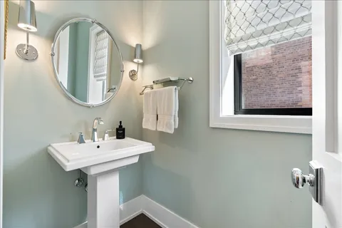 $1,299,500 | 3946 North Hoyne Avenue, Unit 1S, Chicago, IL 60618