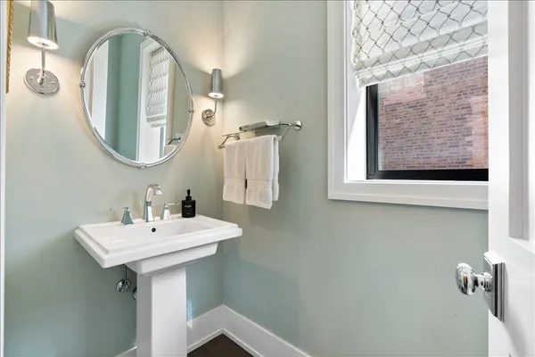 $1,299,500 | 3946 North Hoyne Avenue, Unit 1S, Chicago, IL 60618