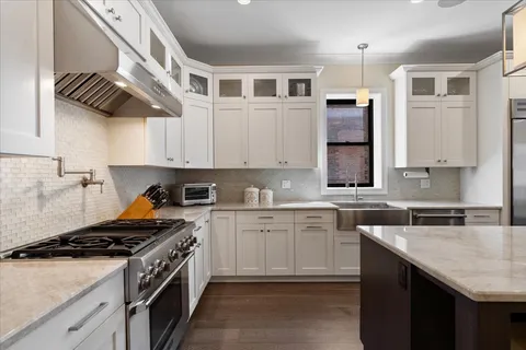 $1,299,500 | 3946 North Hoyne Avenue, Unit 1S, Chicago, IL 60618