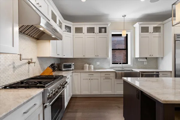 $1,299,500 | 3946 North Hoyne Avenue, Unit 1S, Chicago, IL 60618