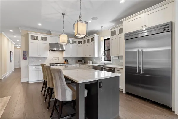 $1,299,500 | 3946 North Hoyne Avenue, Unit 1S, Chicago, IL 60618