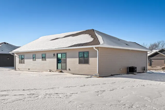 $489,900 | 935 Crockett Drive, Holmen, WI 54636