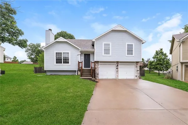 $294,600 | 19616 East 7th Street, Independence, MO 64056