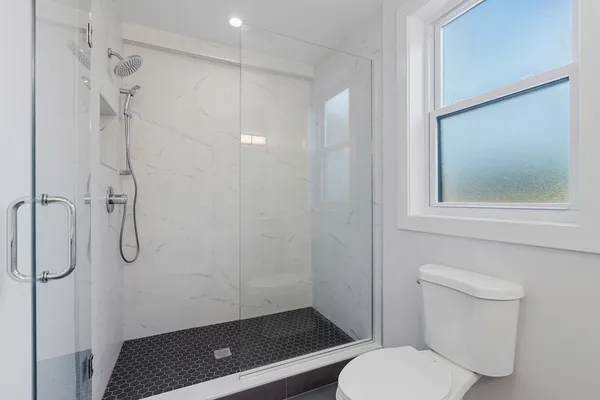 $2,800 | 6423 North Washtenaw Avenue, Unit 1, Chicago, IL 60645