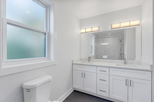 $2,800 | 6423 North Washtenaw Avenue, Unit 1, Chicago, IL 60645