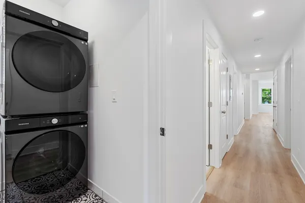 $2,800 | 6423 North Washtenaw Avenue, Unit 1, Chicago, IL 60645