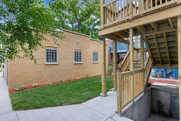 $2,800 | 6423 North Washtenaw Avenue, Unit 1, Chicago, IL 60645