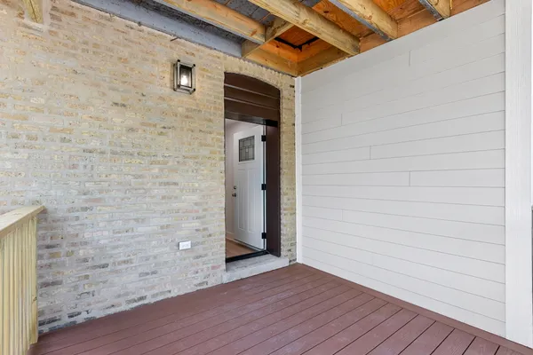 $2,800 | 6423 North Washtenaw Avenue, Unit 1, Chicago, IL 60645