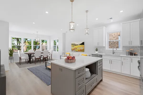 $2,800 | 6423 North Washtenaw Avenue, Unit 1, Chicago, IL 60645