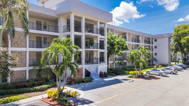 $2,600 | 2800 North Palm Aire Drive, Unit 401, Pompano Beach, FL 33069