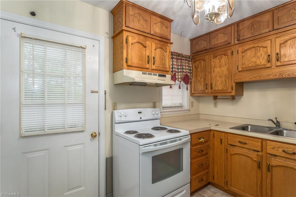 245 Hampton Road, Unit 2D Asheboro, NC 27203 - Photo 9 of 23 Gallery Image 9