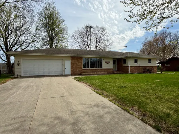 $369,900 | 417 South Fairview Drive, Luverne, MN 56156