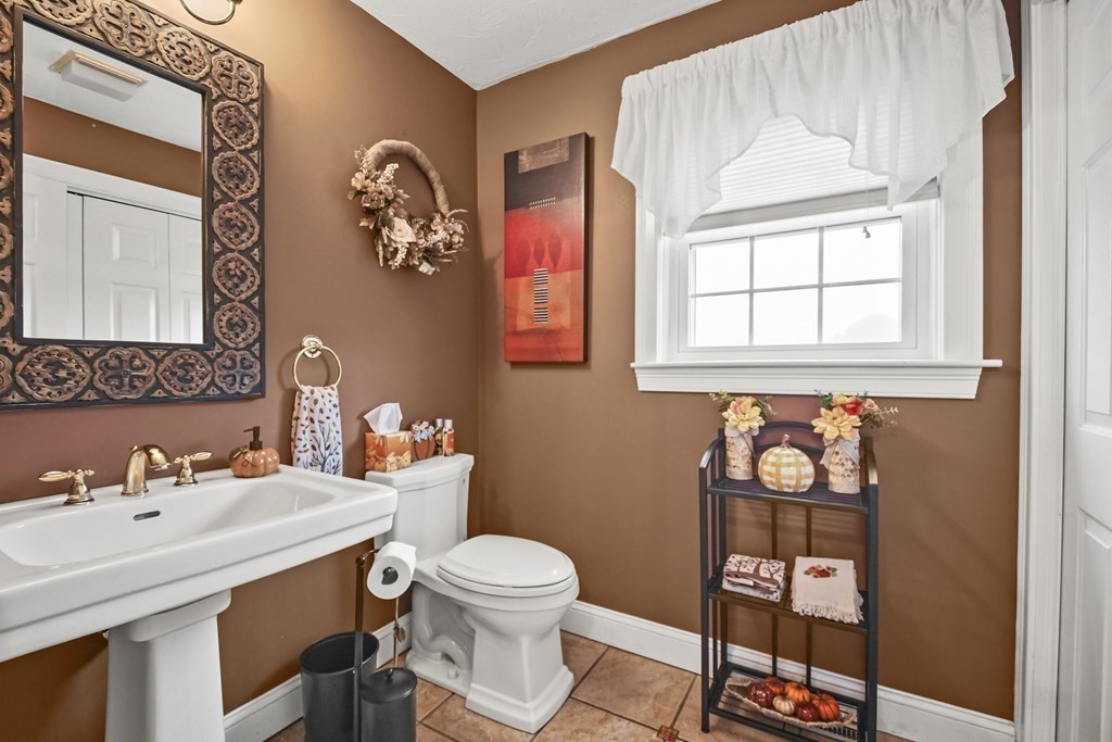 65 Indian Ridge Road Leominster, MA 01453 - Photo 10 of 32 Gallery Image 10