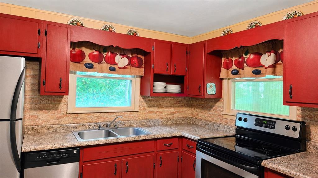411 La Belle Vue Road Vandergrift, PA 15690 - Photo 7 of 10
