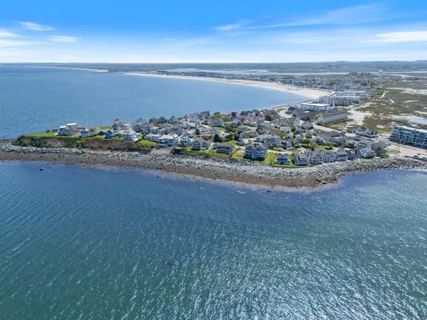 $229,900 | 522 Ocean Boulevard, Unit 5, Hampton, NH 03842