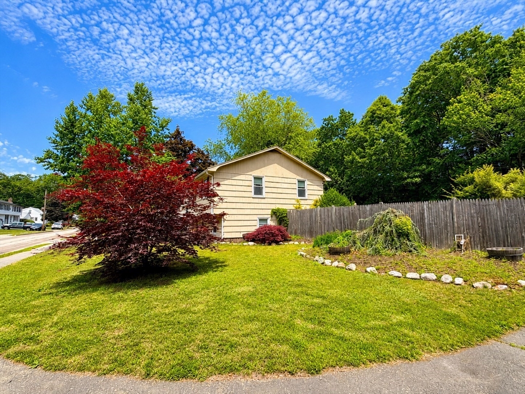 174 Damon Road Rockland, MA 02370 - Photo 2 of 22