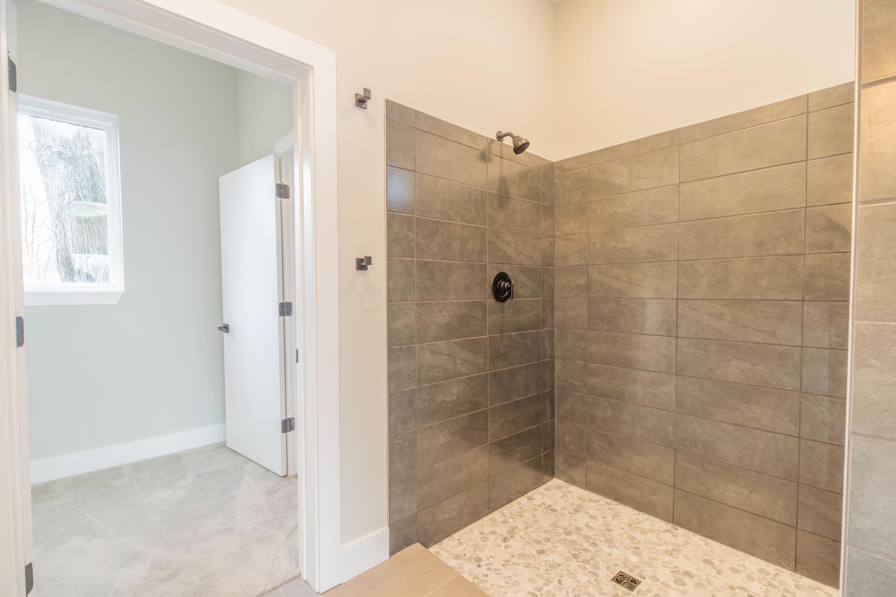 151 Apple Blossom Road Southwest Pataskala, OH 43062 - Photo 21 of 40 Primary full bath