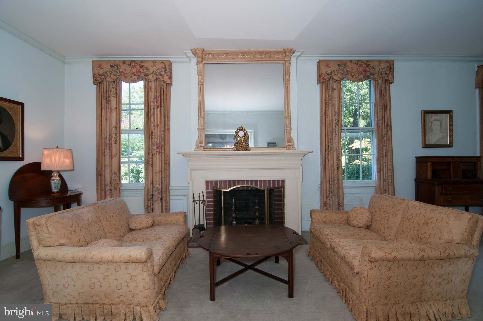 2009 Homewood Road Annapolis, MD 21409 - Photo 8 of 15 Living Room