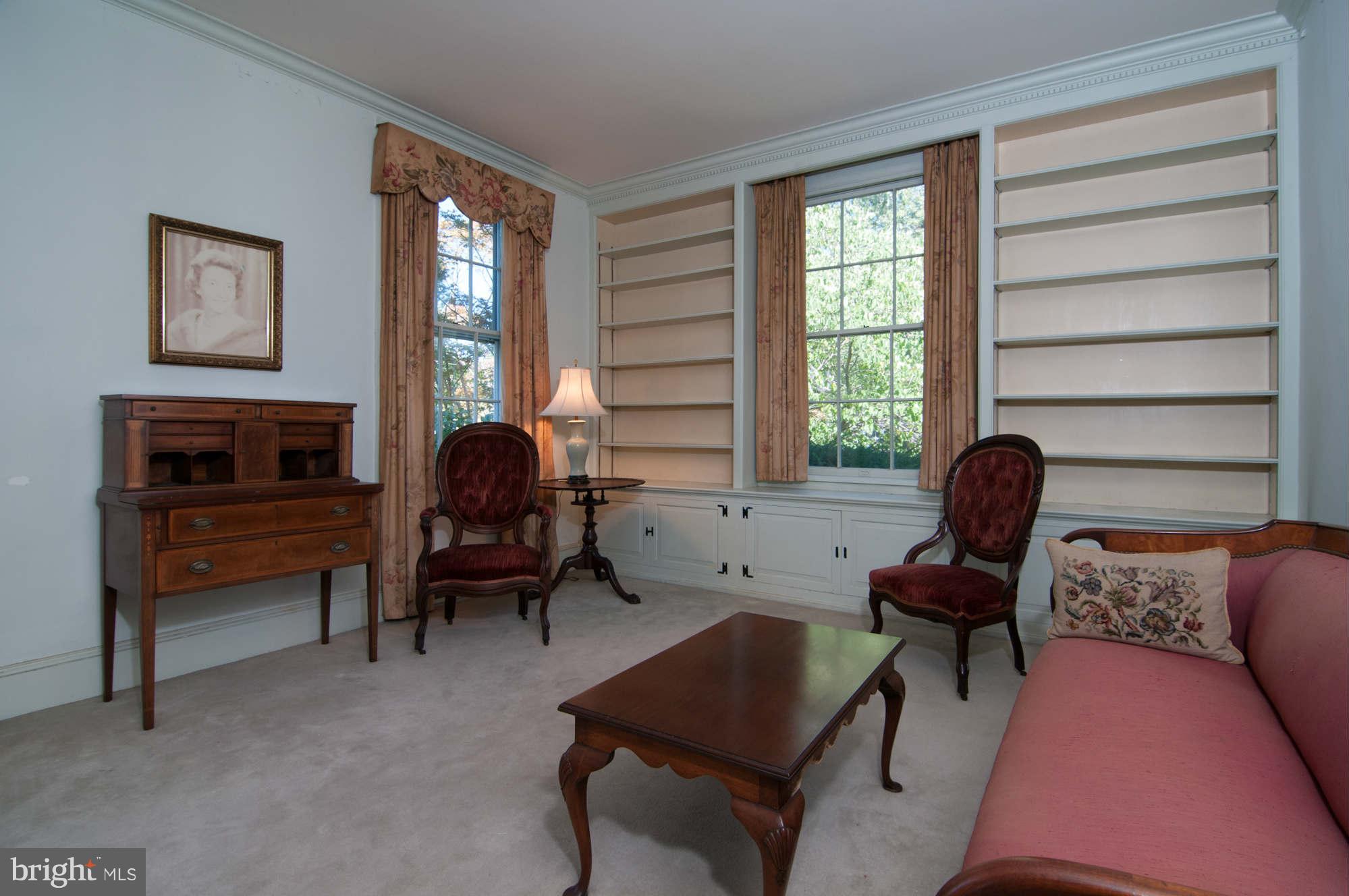 2009 Homewood Road Annapolis, MD 21409 - Photo 9 of 15 Living Room