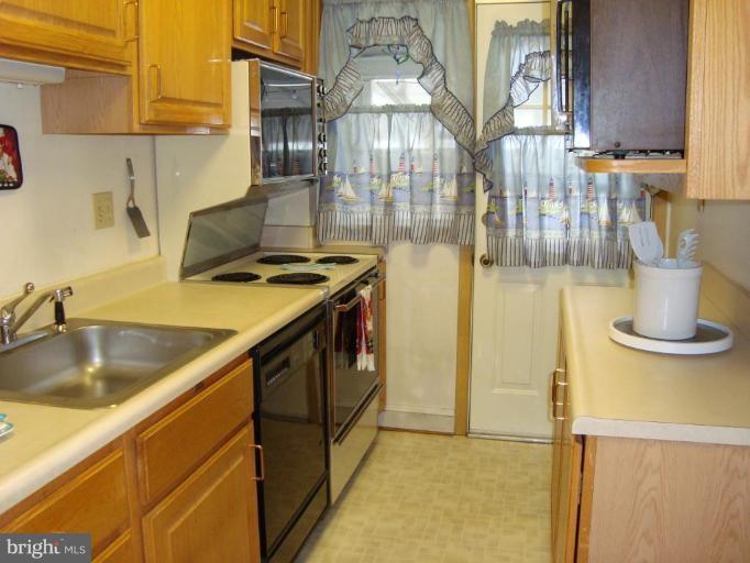 1948 Searles Road Dundalk, MD 21222 - Photo 2 of 30 Kitchen