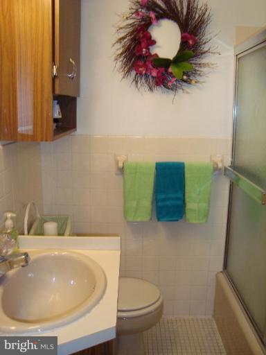 1948 Searles Road Dundalk, MD 21222 - Photo 12 of 30 Bath #1