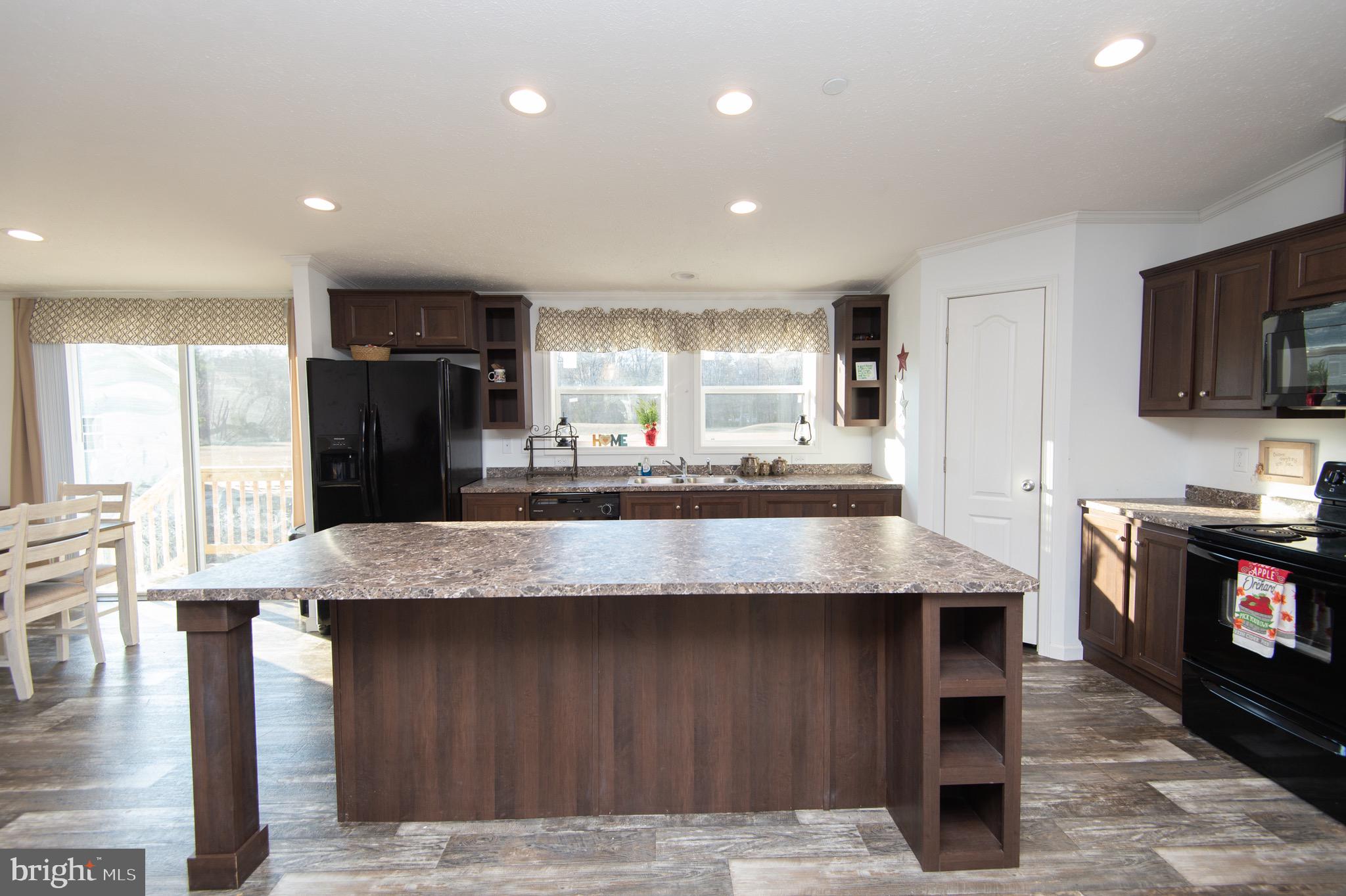 6806 Wrights Rest Road Hurlock, MD 21643 - Photo 5 of 19 Bar/island in kitchen