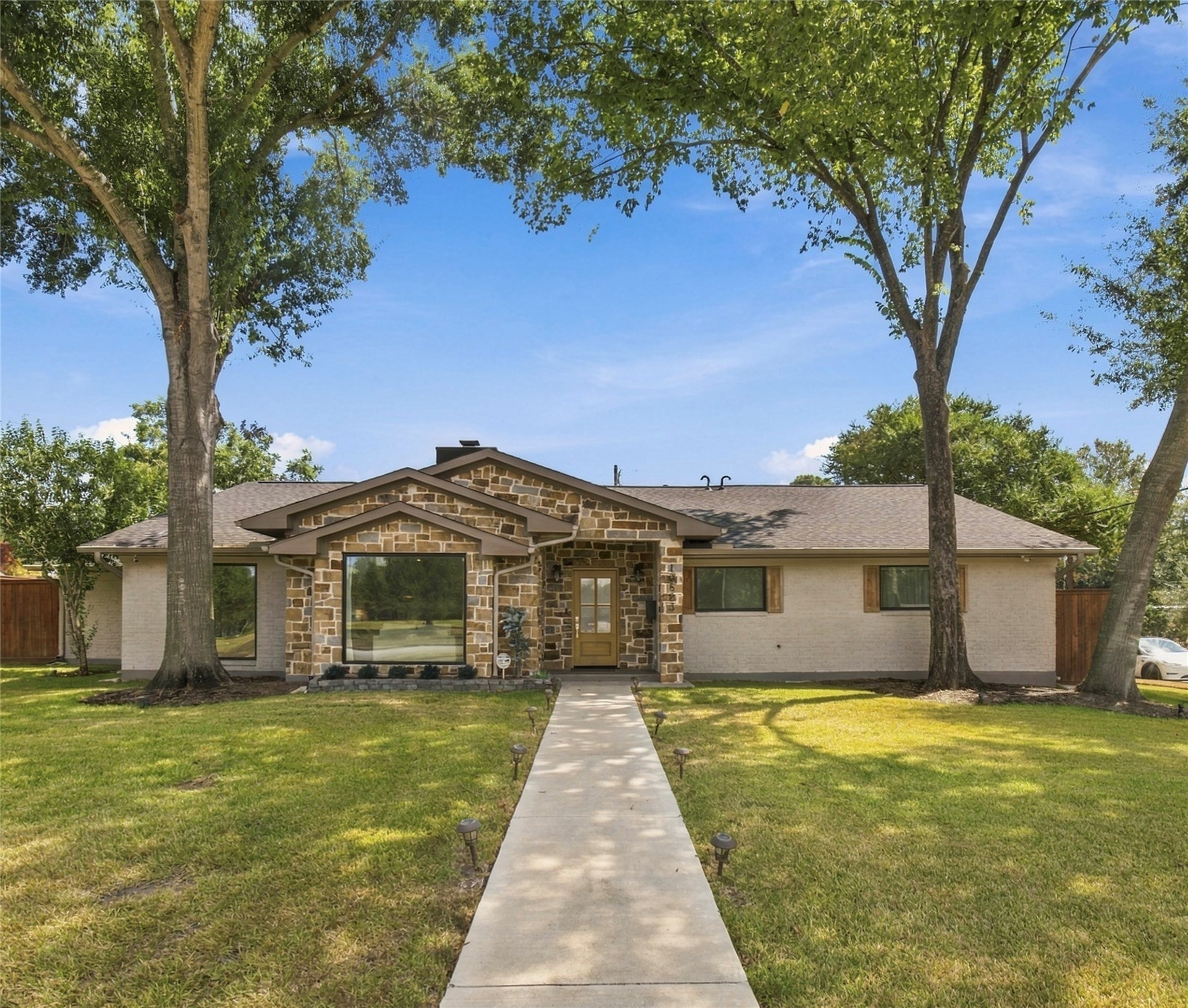 10823 Chimney Rock Road Houston, TX 77096 - Photo 4 of 40 Gallery Image 4