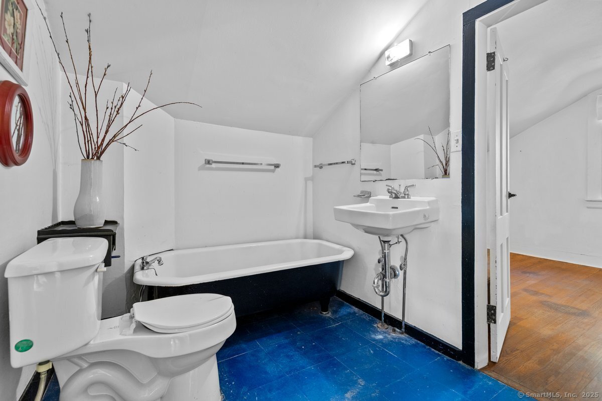 1166 Old Racebrook Road Woodbridge, CT 06525 - Photo 20 of 29 a bathroom with a sink toilet and a mirror