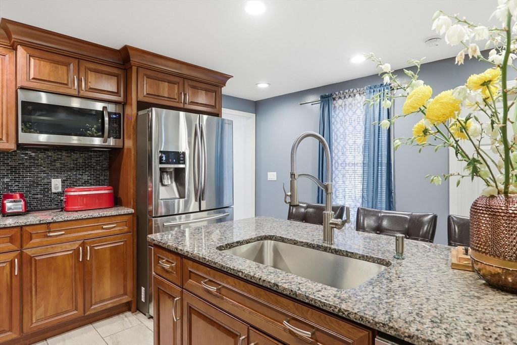 73 Wareham Street Middleboro, MA 02346 - Photo 7 of 37