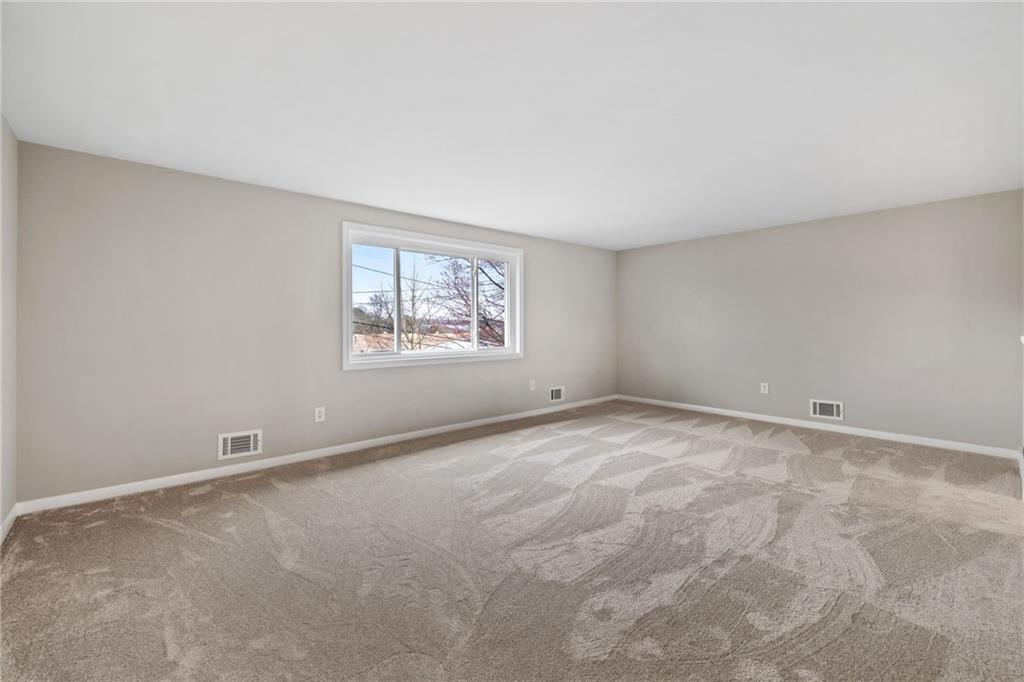 5201 Blossom Road Pittsburgh, PA 15236 - Photo 5 of 50 Gallery Image 5