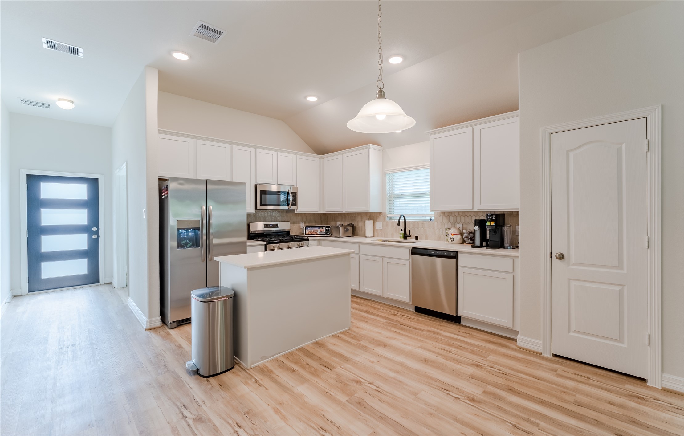 8439 Red Shiner Way Fulshear, TX 77441 - Photo 8 of 26 Kitchen