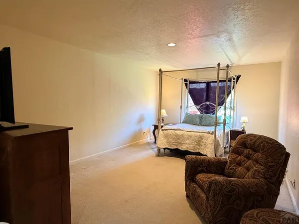 $239,900 | 142 Douglas Lane, Pueblo, CO 81001